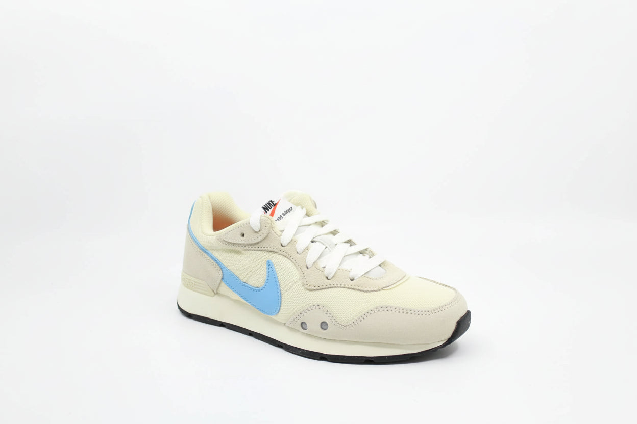 NIKE Women's Lace-up Sneakers